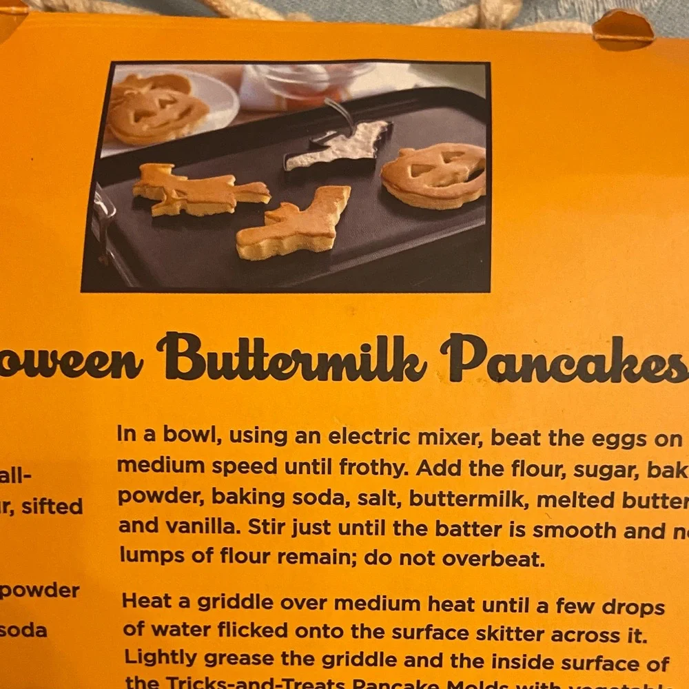 William Sonoma Tricks and Treats Pancake Molds - Set on Three NWT